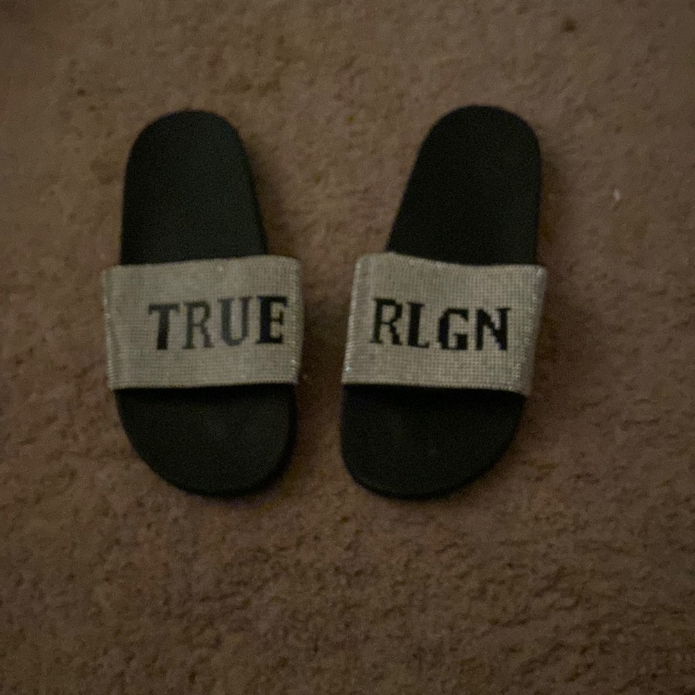 True Religon slides